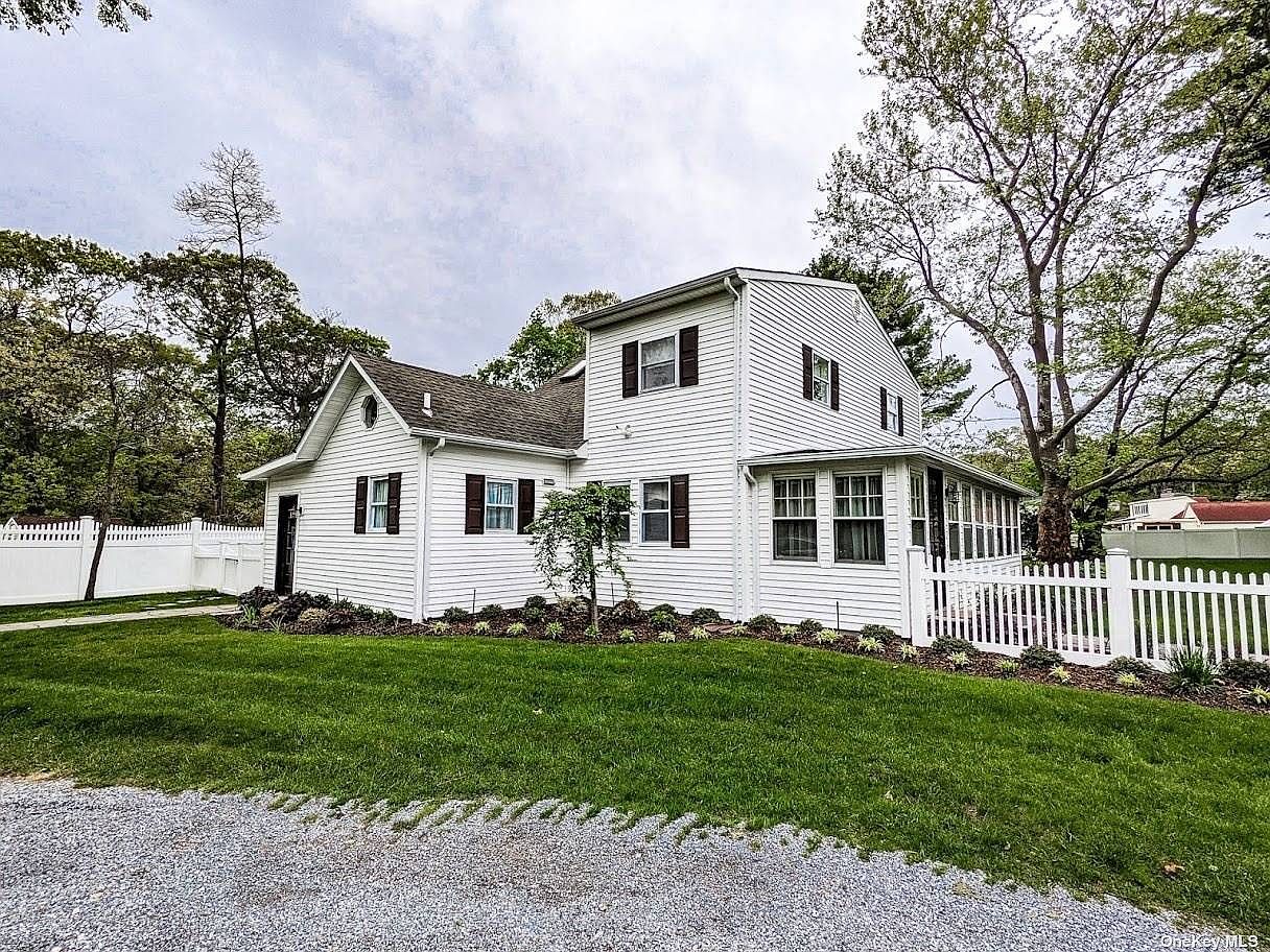 430 Landing Avenue, Smithtown, NY 11787 | Zillow