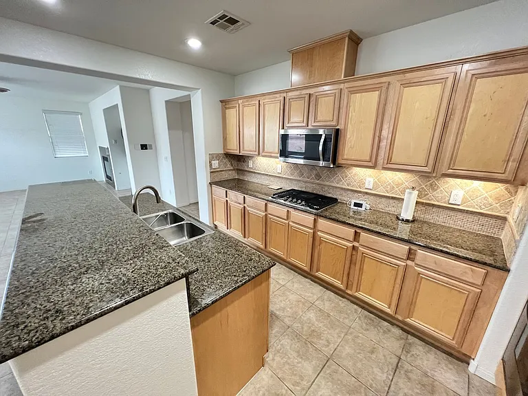 742 Canary Wharf Dr — Photo 17