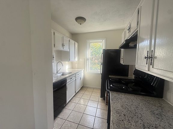4th image of 156 Vinton St #2