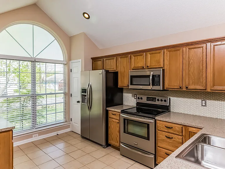 2204 Joann Dr — Photo 4