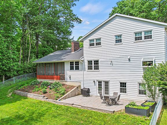 3rd image of 319 Ridgefield Rd