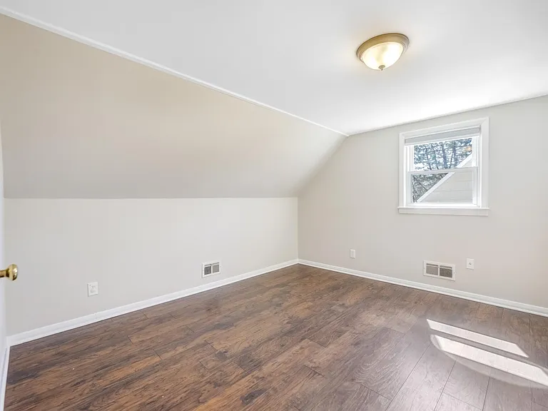 262 James St — Photo 10