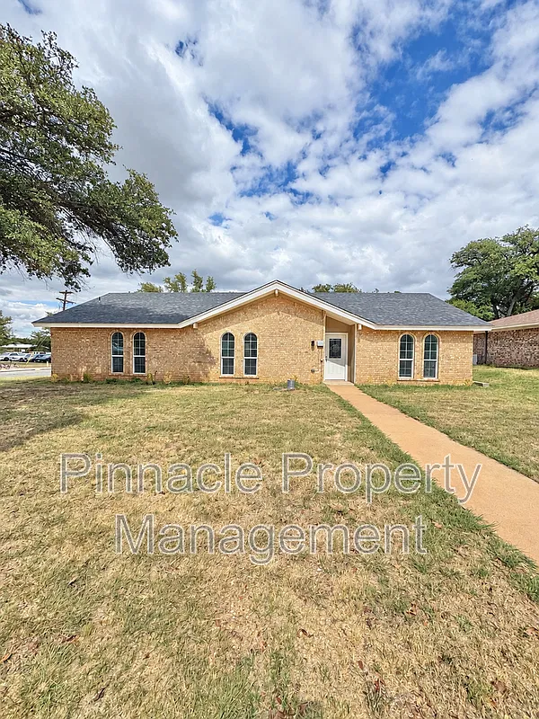 4 bed, 2.0 bath, 1749 sqft, $2,295 — Photo 1