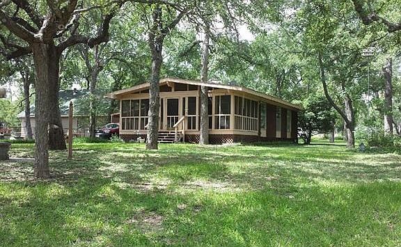 Back Exterior with Full Screened in Patio