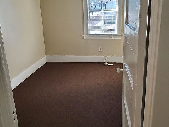 5th image of 324 Orange Ave
