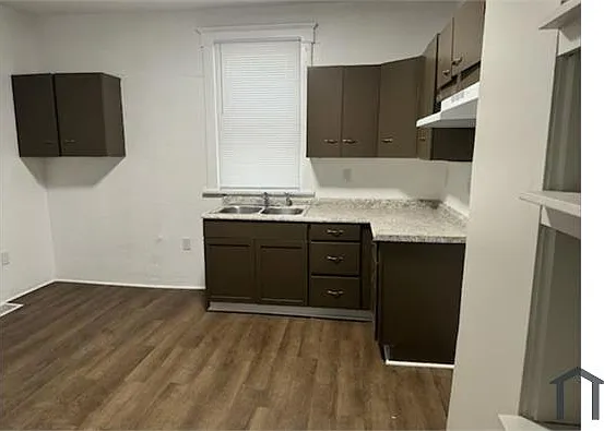 1103 N Frink St — Photo 3