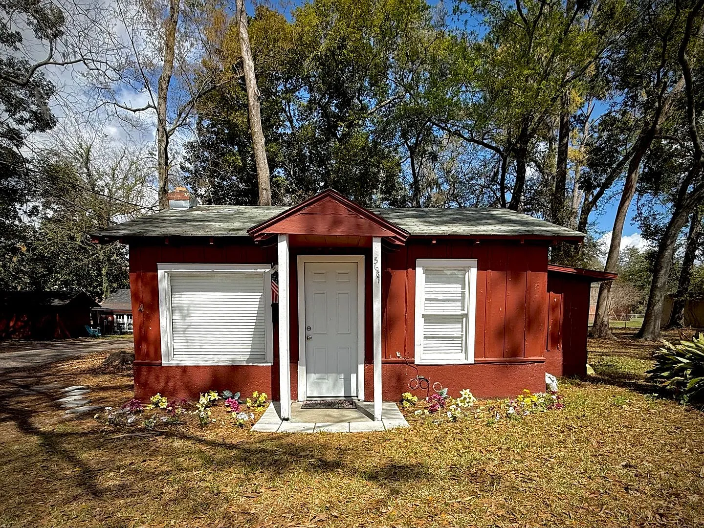 Charming 1-Bedroom Home with Private Master Suite Efficient & Comfortable Living. Pet Friendly. L... — Photo 2