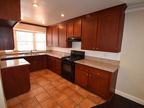 3rd image of 25162 Atwood Blvd