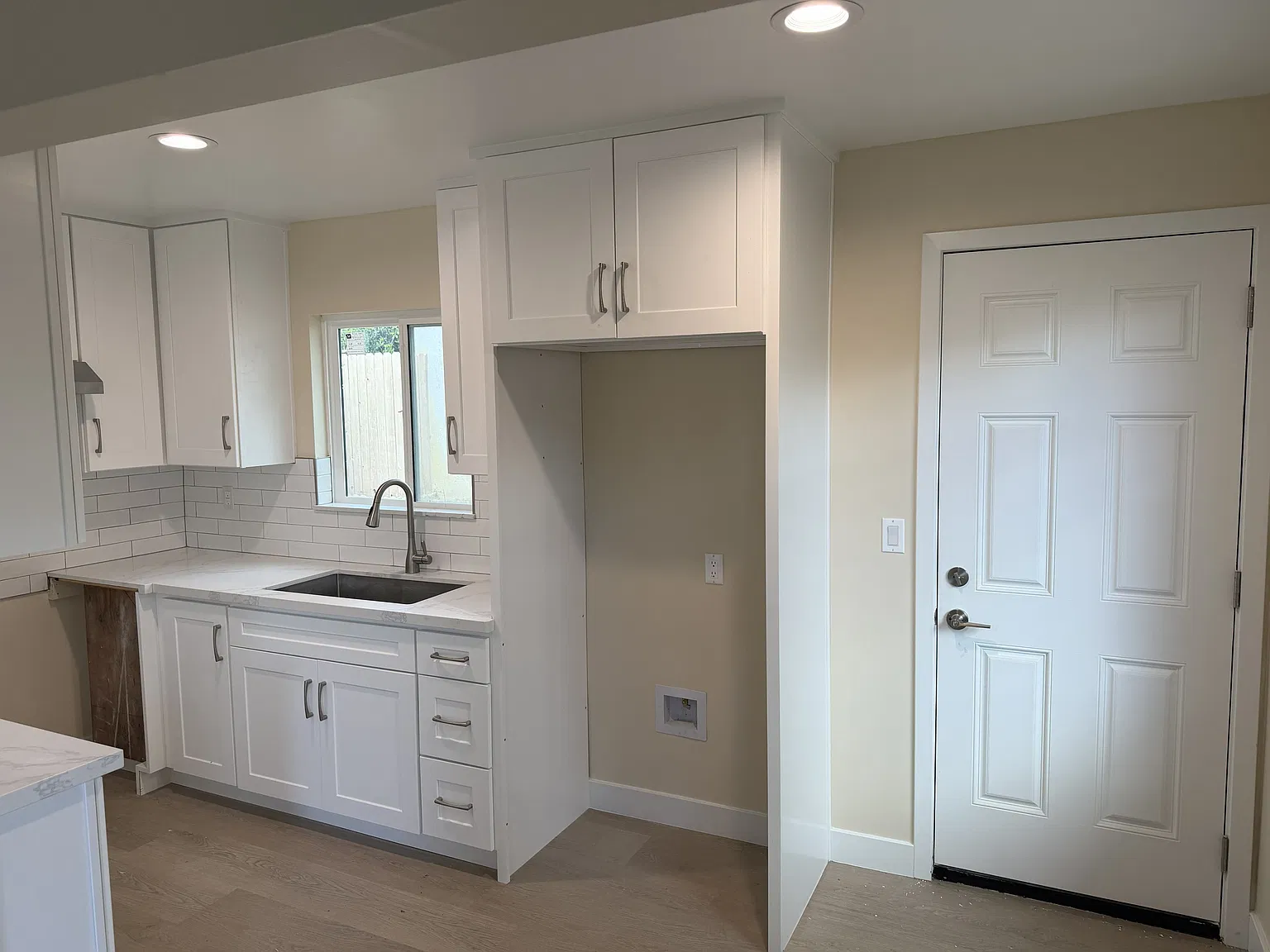 2 bed, 900 sqft, $2,995 — Photo 2