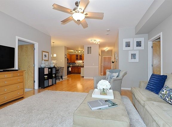 4th image of 2143 W Wellington Ave Unit 307