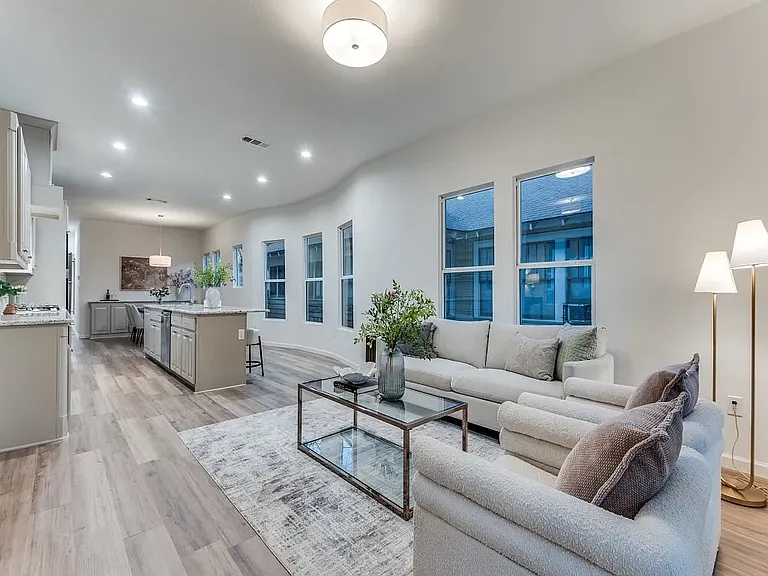 323 S Montclair Ave #1 — Photo 3
