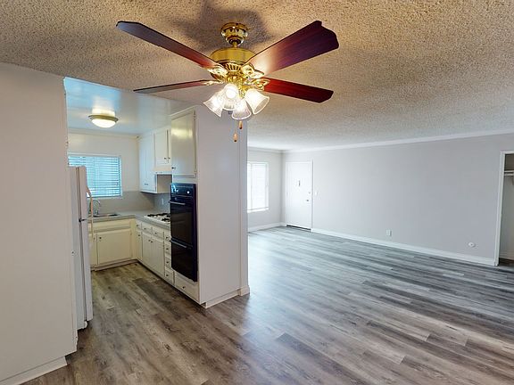 5th image of 924 N Hayworth Ave #24-4