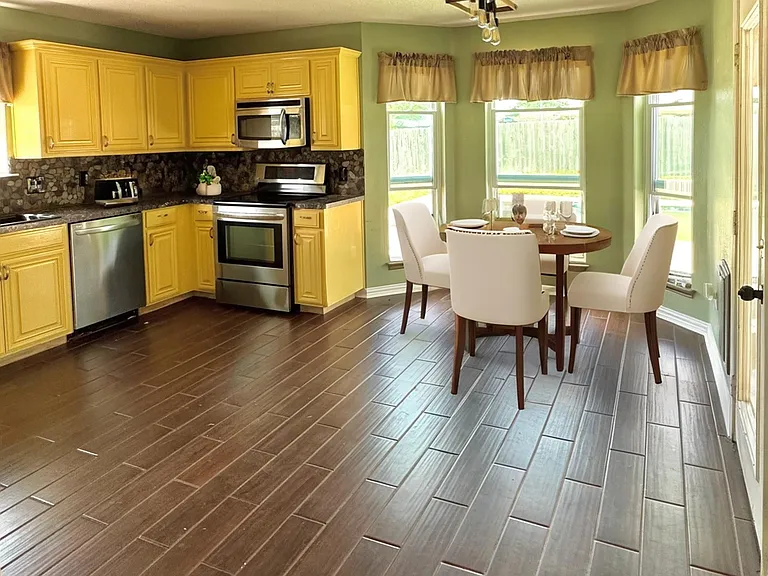 Kitchen with dinnet