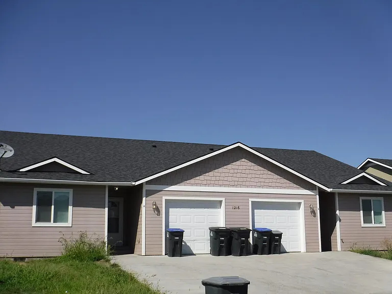 1216 W Franklin St — Photo 1