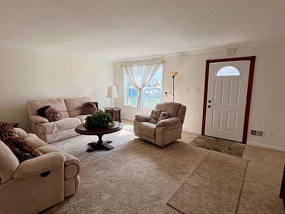 5th image of 58 Louise Ct