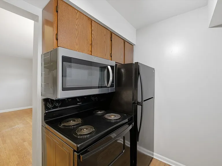 302 E 19th St #2A — Photo 8