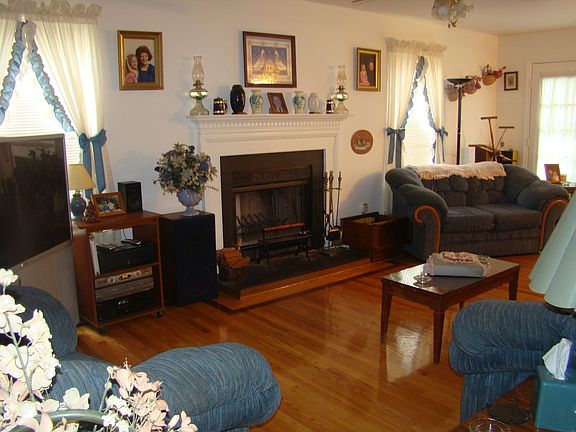 3rd image of 26 Northcutt Dr