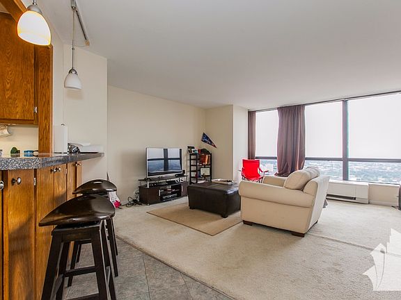 4th image of 5415 N Sheridan Rd APT 4703