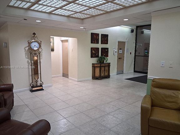 3rd image of 1100 Saint Charles Pl APT 213