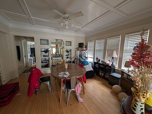 3rd image of 3244-3246 N Oakland Ave #3244-00