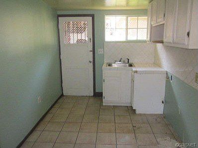 3rd image of 11601 Gladstone Ave