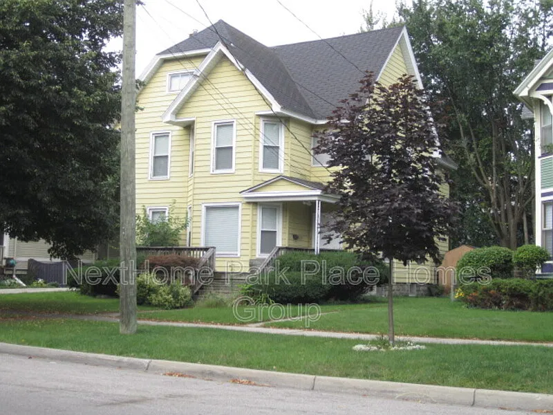 2 bed, 1.0 bath, 950 sqft, $910 — Photo 1