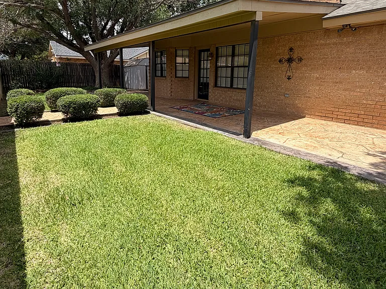 4717 Elma Dr — Photo 2
