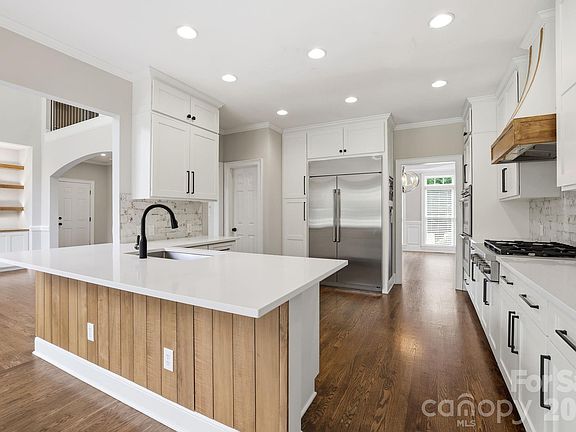3rd image of 7818 Stonehaven Dr