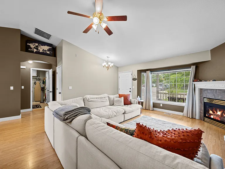 712 W White Fang St — Photo 4