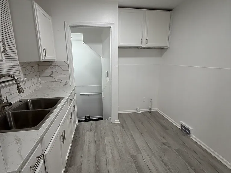 10835 Somerset Ave — Photo 5