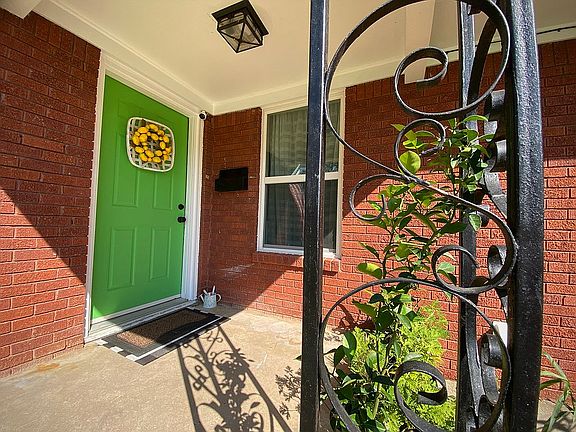 4th image of 113 Charlotte Ave