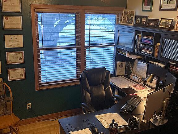 9'6"x10'10" bedroom/office