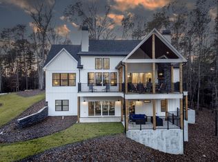 533 Cobb Dr, Hartwell, GA 30643