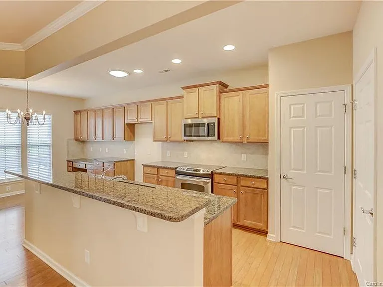 8118 Crater Lake Dr — Photo 10