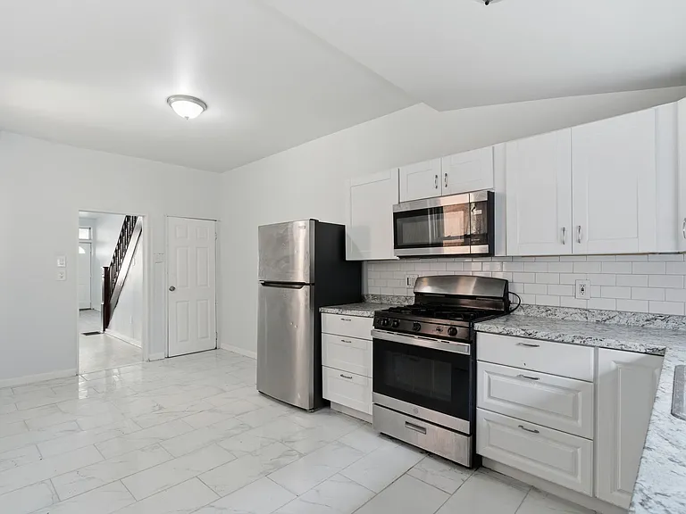 862 E Cornwall St — Photo 9