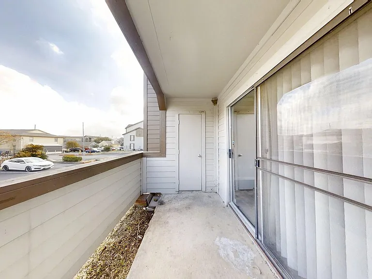 Hill Country Apartments — Photo 48