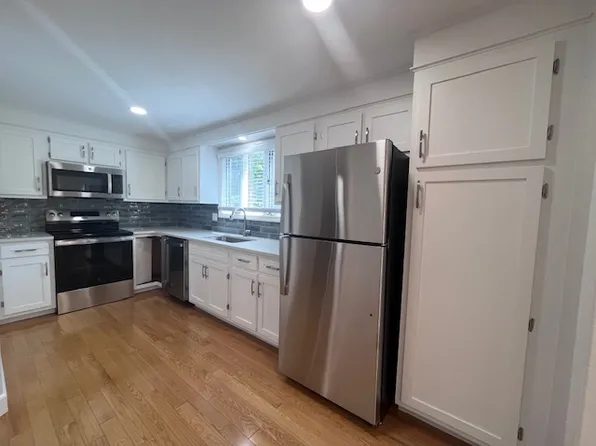 6 Westerly St, Wellesley, MA 02482