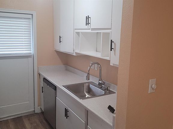 5th image of 4524 Greenholme Dr APT 4