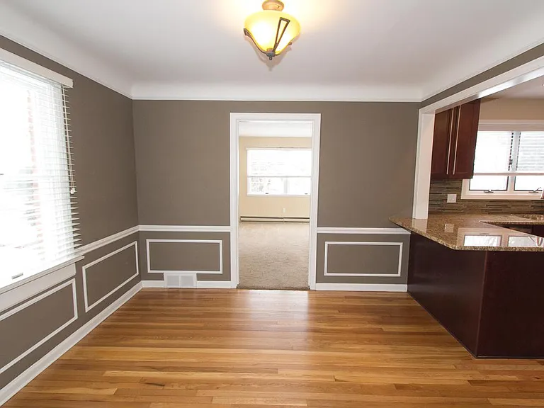 1433 Henrietta St — Photo 2