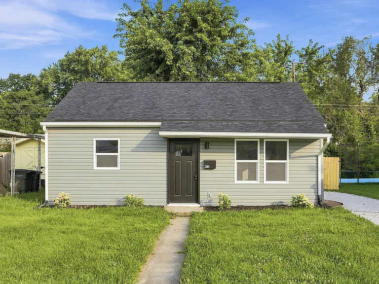 2118 Ulen Ln — Photo 1