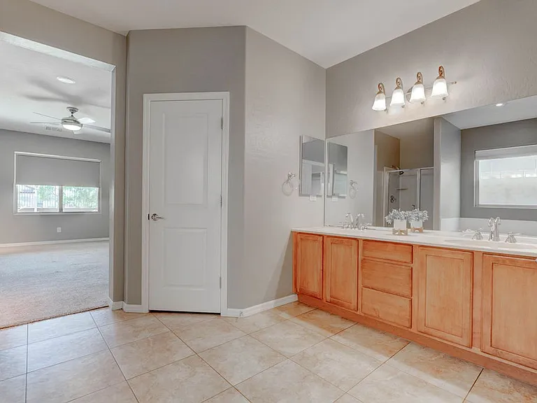 2589 Chateau Clermont St — Photo 31