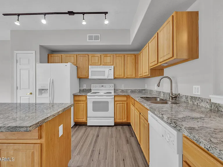 18250 N Cave Creek Rd #108 — Photo 7