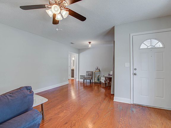 4th image of 109 Sprucewood Dr