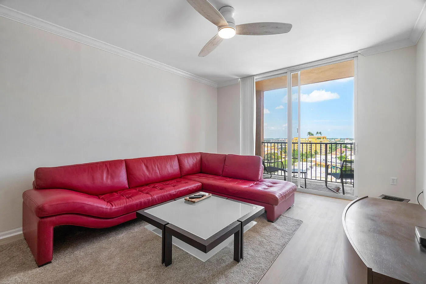 2 bed, 2.0 bath, 1025 sqft, $3,900 — Photo 4