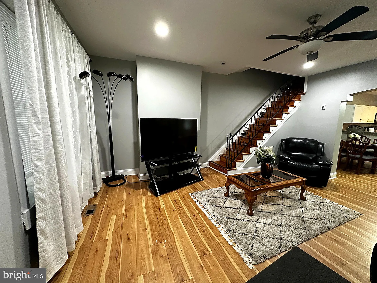 4 bed, 1.5 bath, 1600 sqft, $2,900 — Photo 1