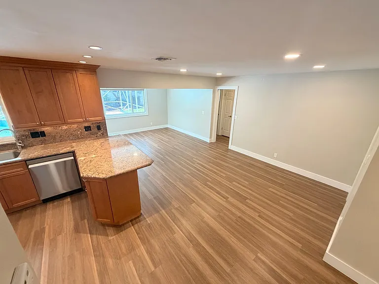 1390 NW 4th St — Photo 11