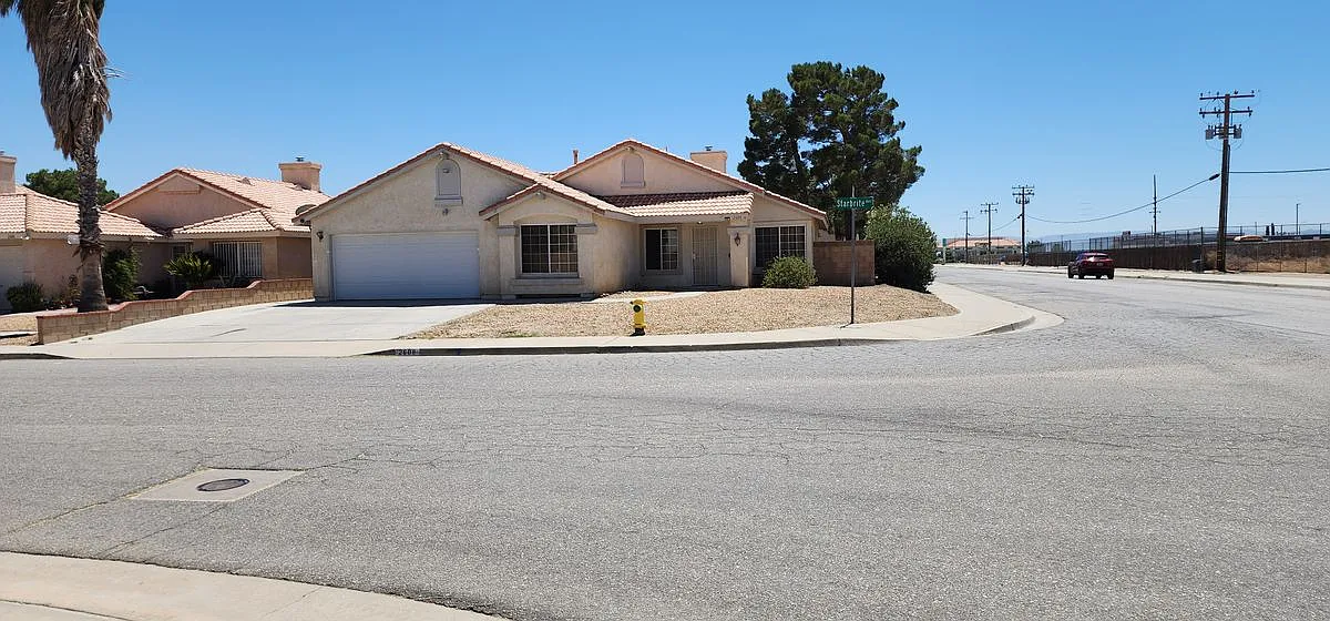 3 bed, 2.0 bath, 1542 sqft, $2,695 — Photo 1