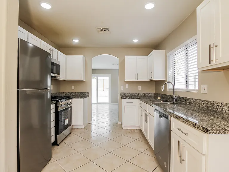 12610 W Myer Ln — Photo 5