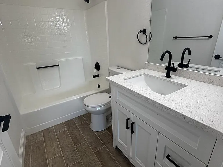 2818 W Avenue K8 — Photo 11