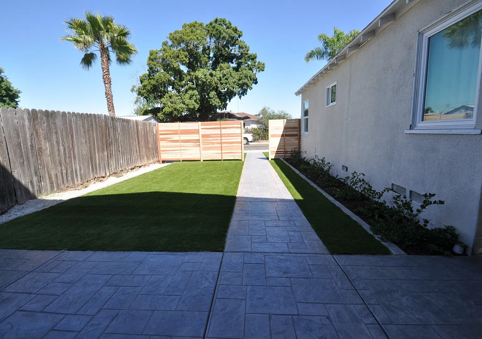 4BD/2BA, Private Yard! — Photo 2